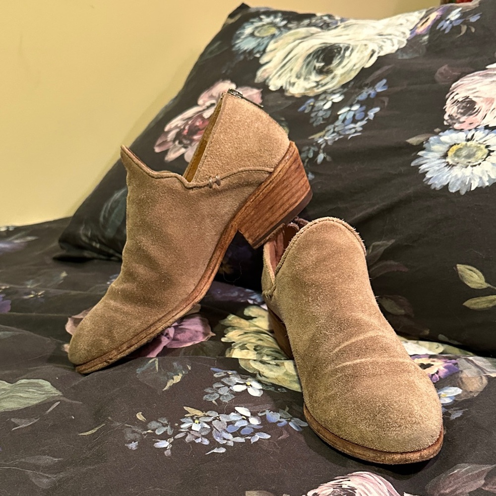 Frye Carson Shoes/Booties